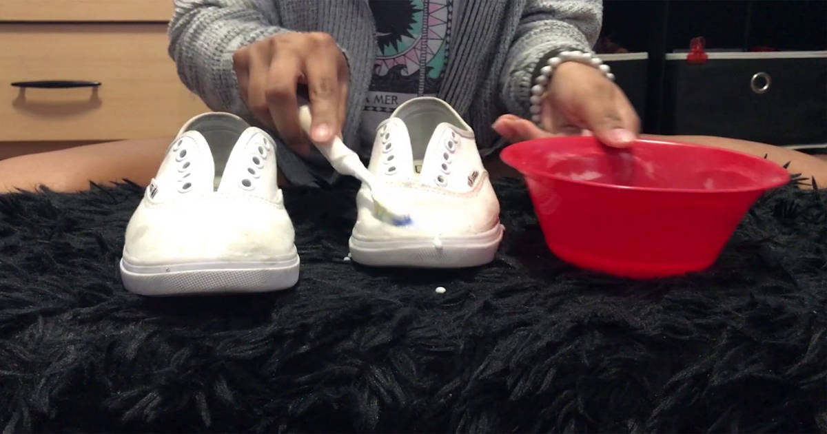 How to Clean White Converse With Baking Soda and Vinegar 