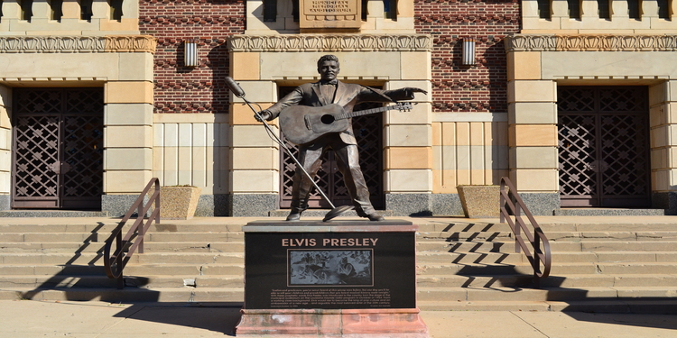 Elvis-Presley-Statue