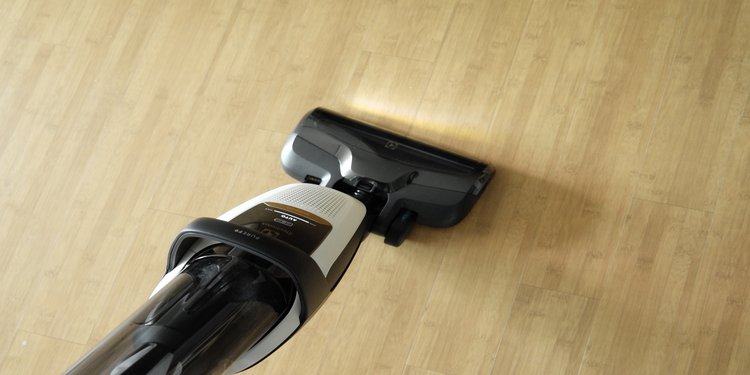 vacuum-cleaner-on-hardwood-floor
