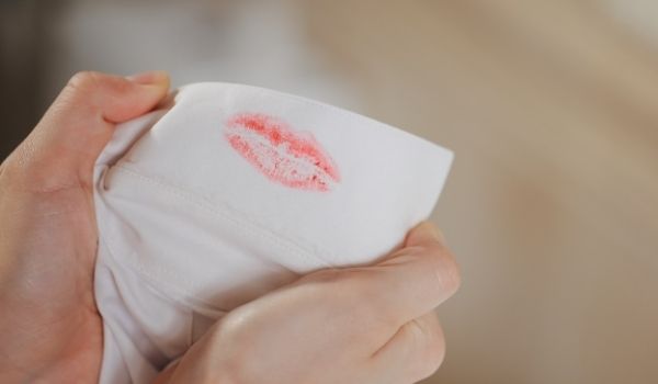 Some Other General Tips to Remove Make-up Stains From ClothesSome Other General Tips to Remove Make-up Stains From Clothes