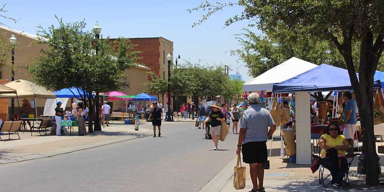 Enjoy Shopping and Local Cuisine at The Downtown Art and Farmers Market