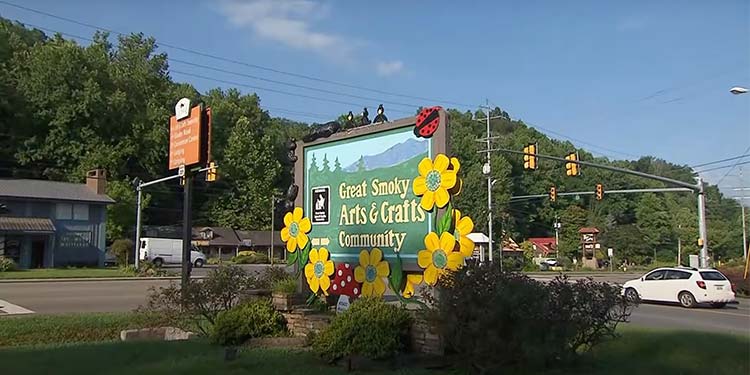 Explore the Historic Great Smoky Arts & Crafts Community