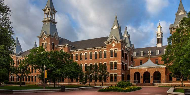 Take a Walk Around the Baylor Campus