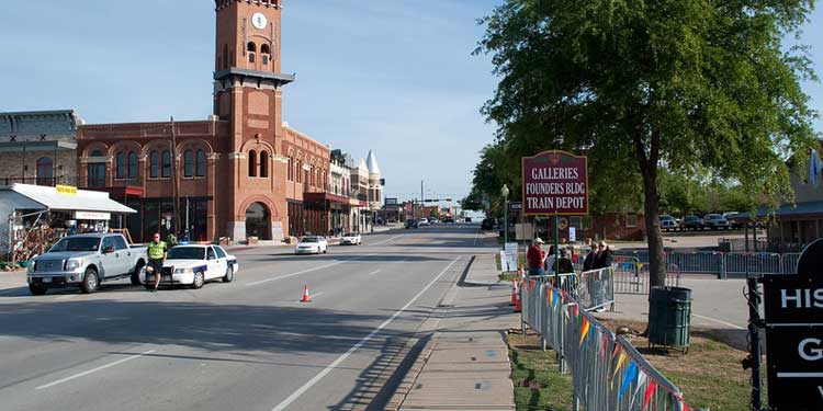 Take a Walking Tour of the Historic Downtown Grapevine