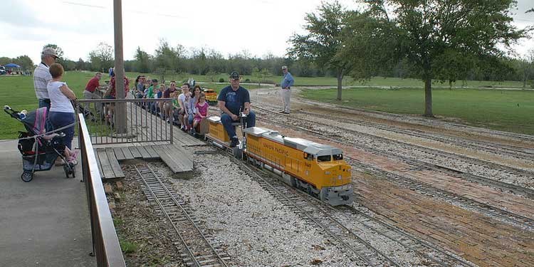 Family Train Ride at the Houston Area Live Streamers