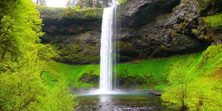Go on a Hiking Adventure on the Trail of Ten Falls 