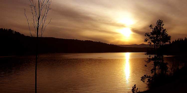 Spend a Romantic Evening in Coeur d’Alene Lake