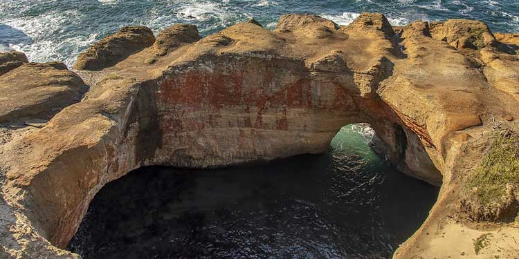 Visit the Devils Punchbowl State Natural Area