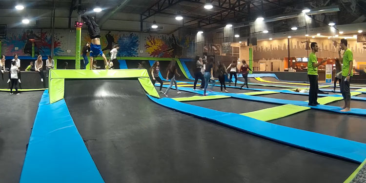 ijump-Trampoline-Park