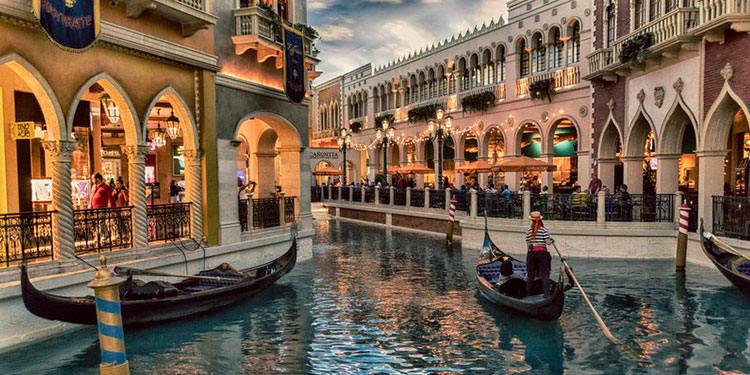 Gondola ride at The Venetian: Come Sail Away 