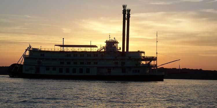 Sail on the Showboat Branson Dinner Cruise