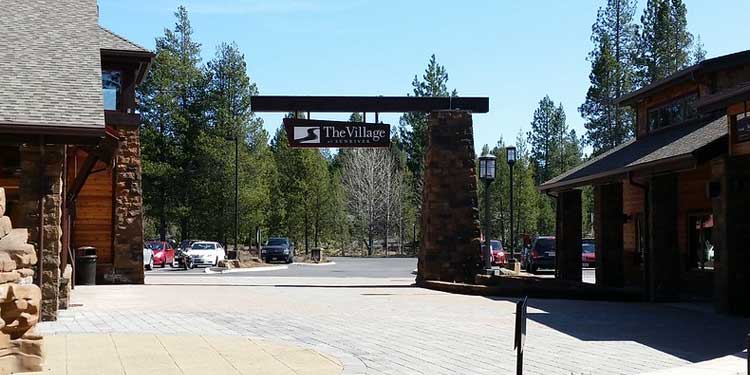 Shopping and Fine Dining in The Village at Sunriver